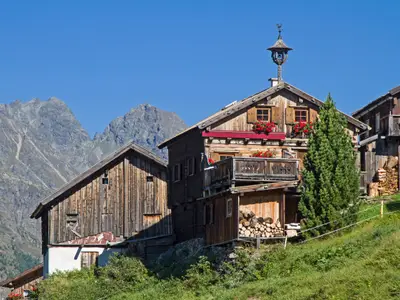 Auf 2000 m Seehöhe lädt die idyllische Kleblealm im Oetztal zur Einkehr ein