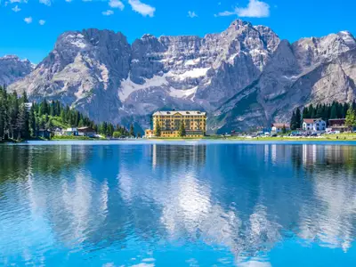 Blue lake misurina, Dolomites, Italy